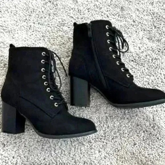 Journee Collection Women's Baylor Lace Up Bootie Size 8.5 Black - Picture 4 of 5